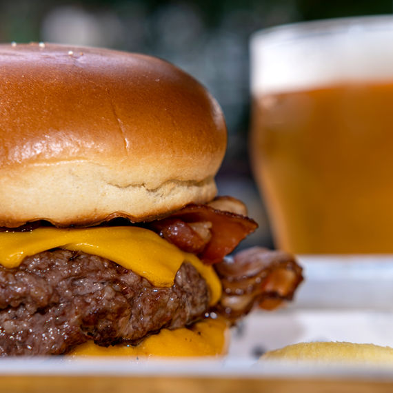 Hambúrguer e cerveja artesanal da 4Beer